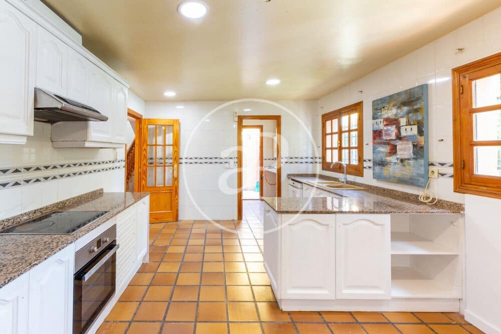 5 soveværelse Villa til salg i L'Eliana med swimmingpool - € 650.000 (Ref: 10025824)