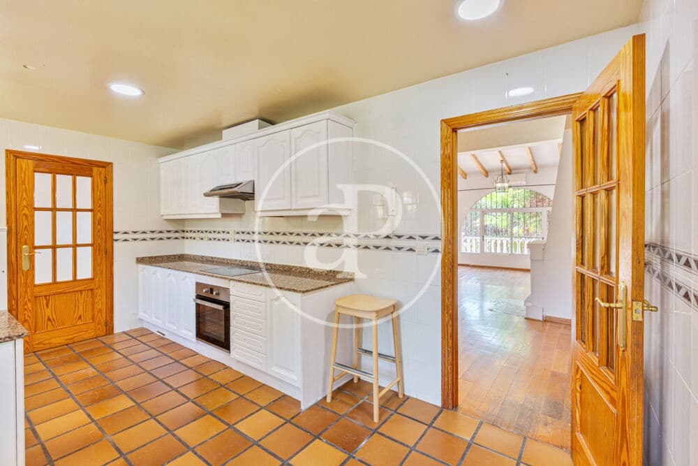 5 soveværelse Villa til salg i L'Eliana med swimmingpool - € 650.000 (Ref: 10025824)