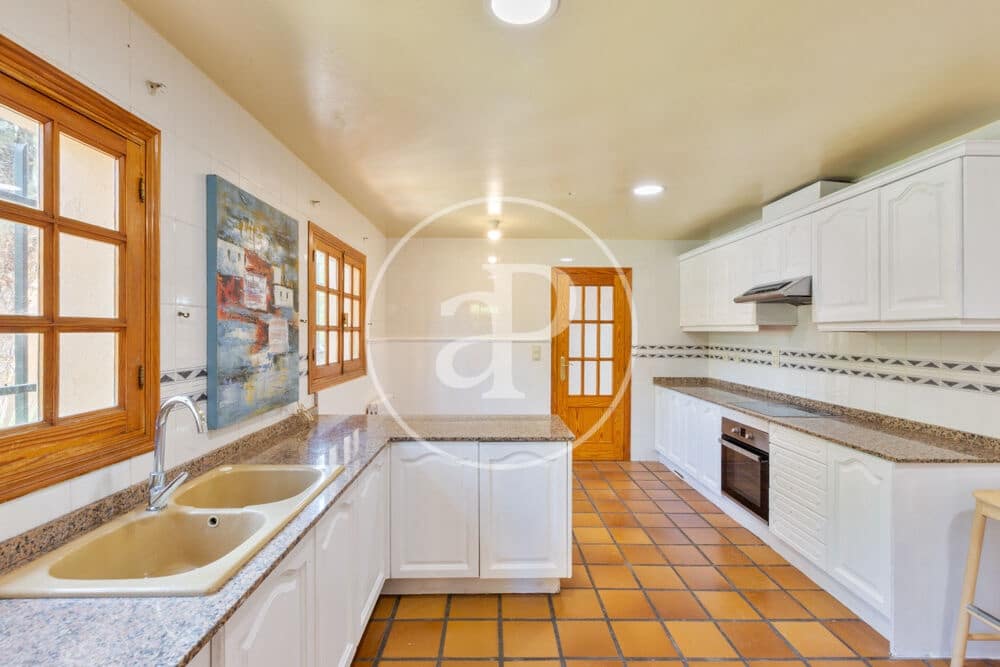 5 soveværelse Villa til salg i L'Eliana med swimmingpool - € 650.000 (Ref: 10025824)