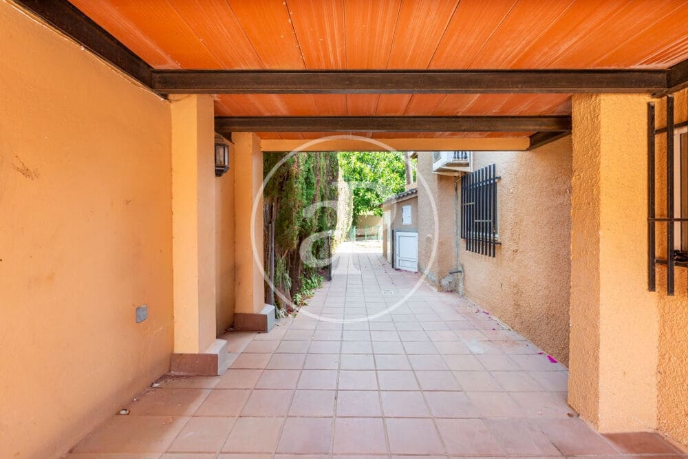 5 soveværelse Villa til salg i L'Eliana med swimmingpool - € 650.000 (Ref: 10025824)