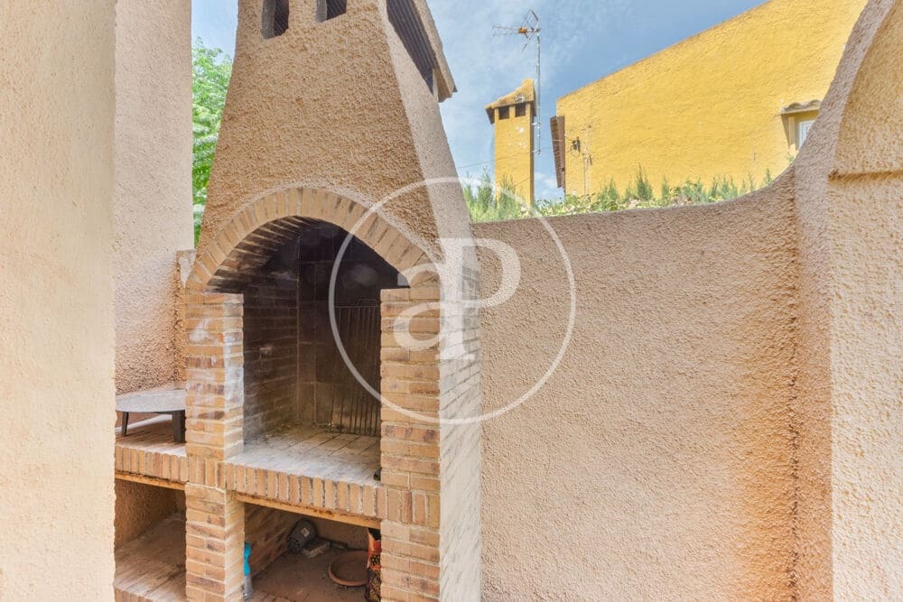 5 soveværelse Villa til salg i L'Eliana med swimmingpool - € 650.000 (Ref: 10025824)
