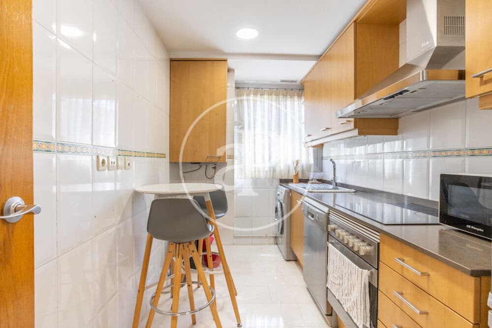 2 soverom Leilighet til leie i Valencia by med svømmebasseng - € 1 600 (Ref: 10035475)