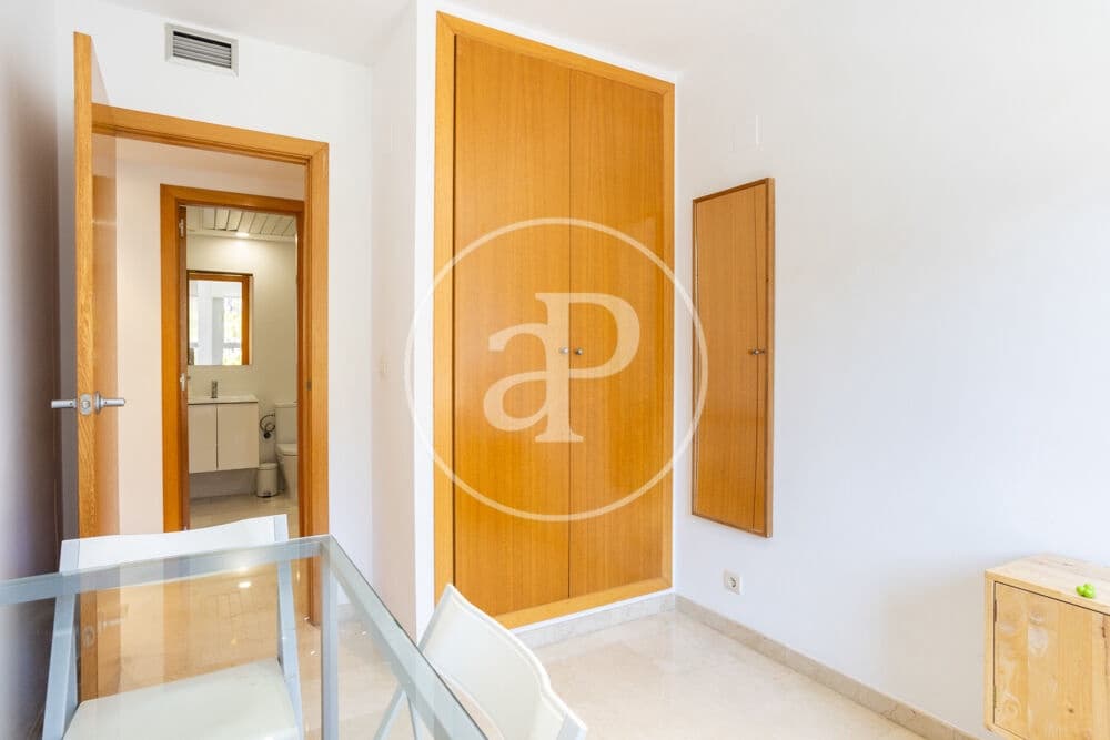2 soverom Leilighet til leie i Valencia by med svømmebasseng - € 1 600 (Ref: 10035475)