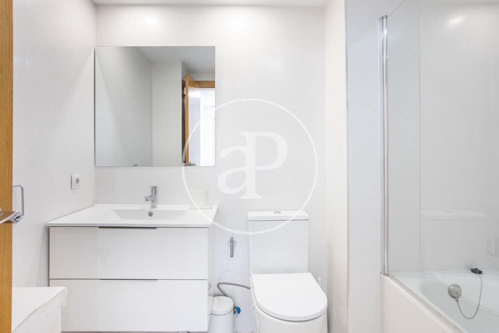 2 soverom Leilighet til leie i Valencia by med svømmebasseng - € 1 600 (Ref: 10035475)