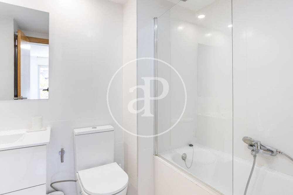 2 soverom Leilighet til leie i Valencia by med svømmebasseng - € 1 600 (Ref: 10035475)