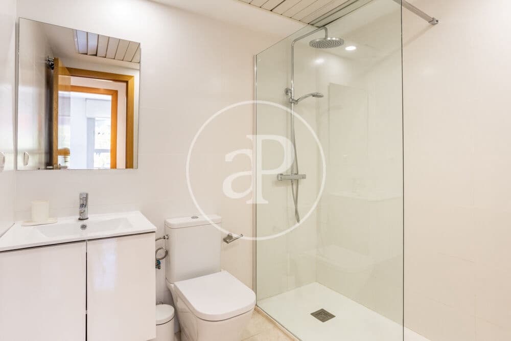 2 soverom Leilighet til leie i Valencia by med svømmebasseng - € 1 600 (Ref: 10035475)