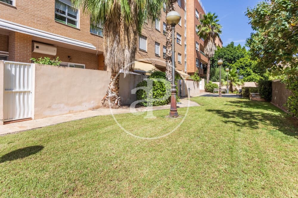 2 soverom Leilighet til leie i Valencia by med svømmebasseng - € 1 600 (Ref: 10035475)