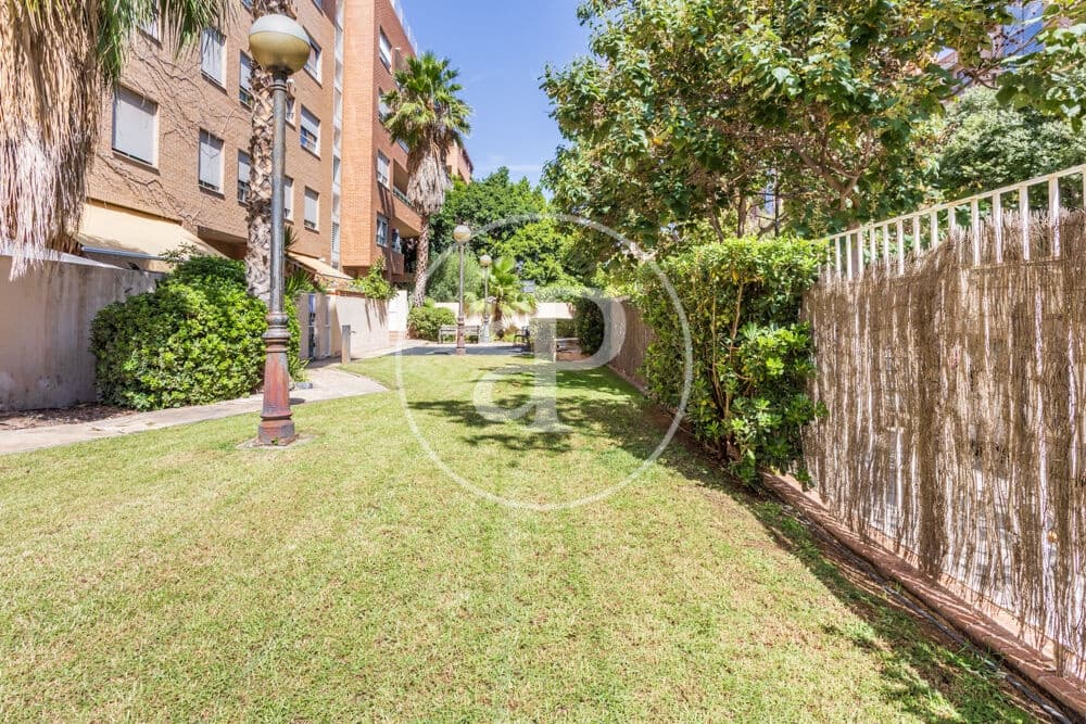2 soverom Leilighet til leie i Valencia by med svømmebasseng - € 1 600 (Ref: 10035475)