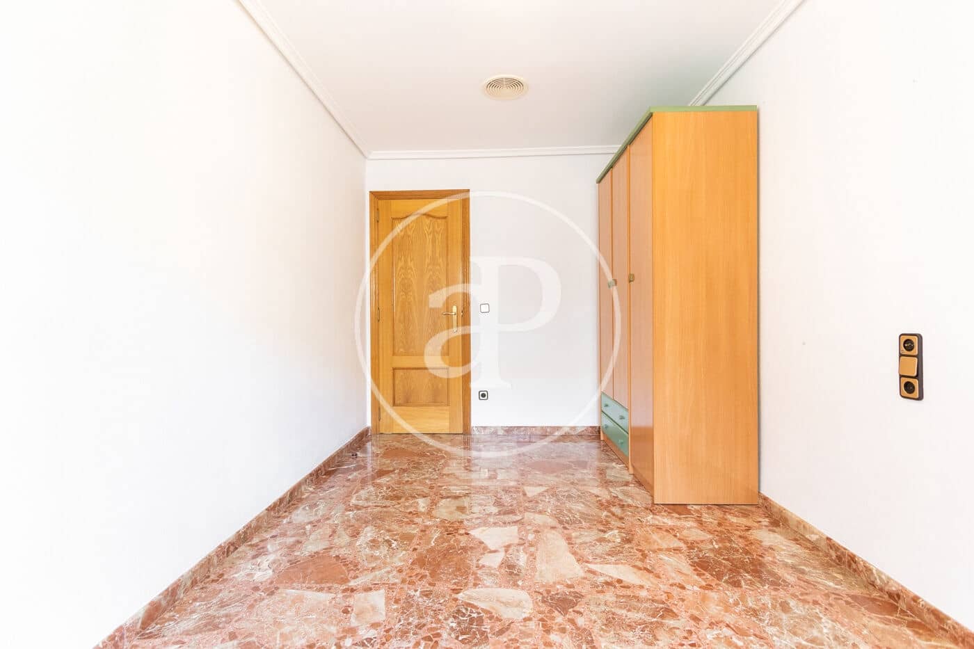 4 sovrum Lägenhet att hyra i Valencia stad - 1 700 € (Ref: 10041238)