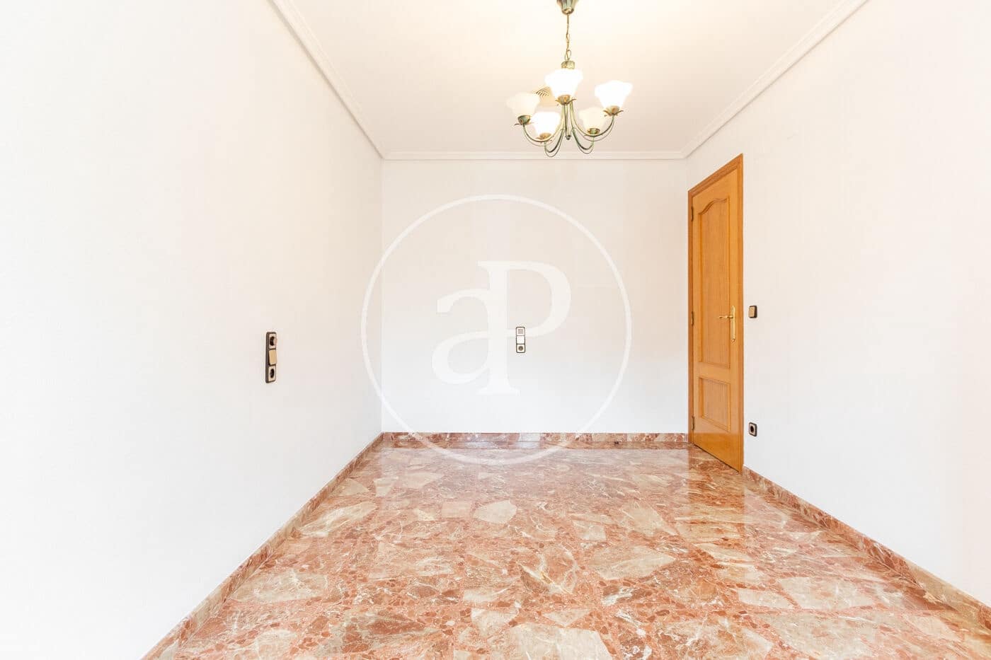4 sovrum Lägenhet att hyra i Valencia stad - 1 700 € (Ref: 10041238)