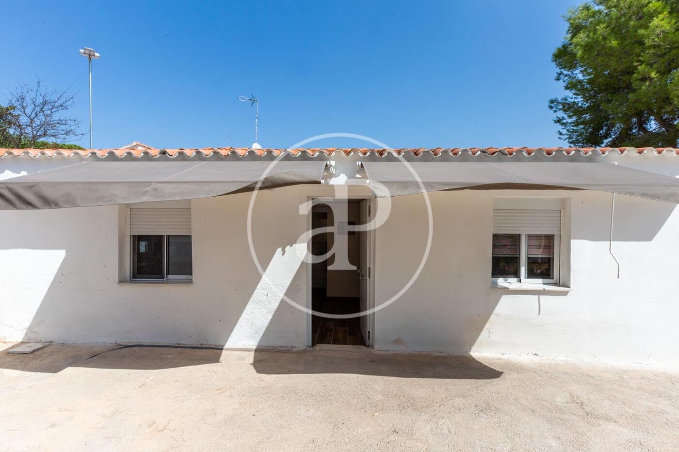 3 sovrum Villa till salu i La Pobla de Vallbona med pool - 350 000 € (Ref: 10043124)
