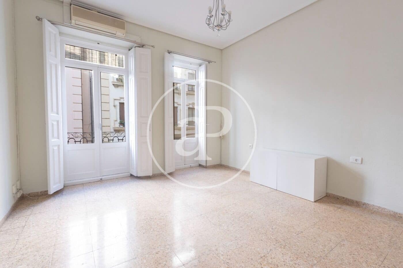 Apartamento de 4 habitaciones en València ciudad en alquiler - 2.300 € (Ref: 10044909)