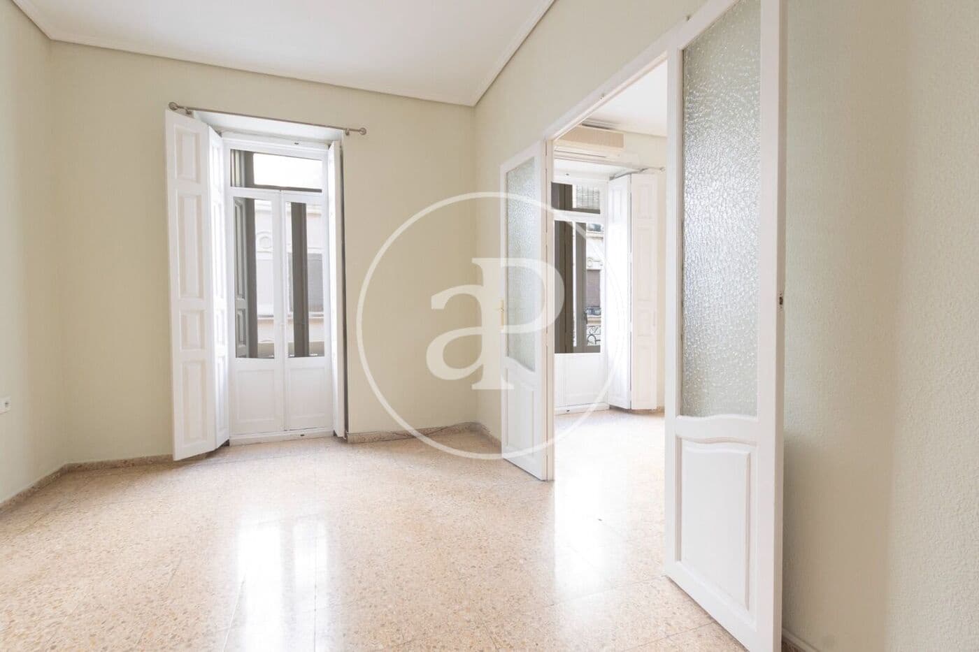 Apartamento de 4 habitaciones en València ciudad en alquiler - 2.300 € (Ref: 10044909)