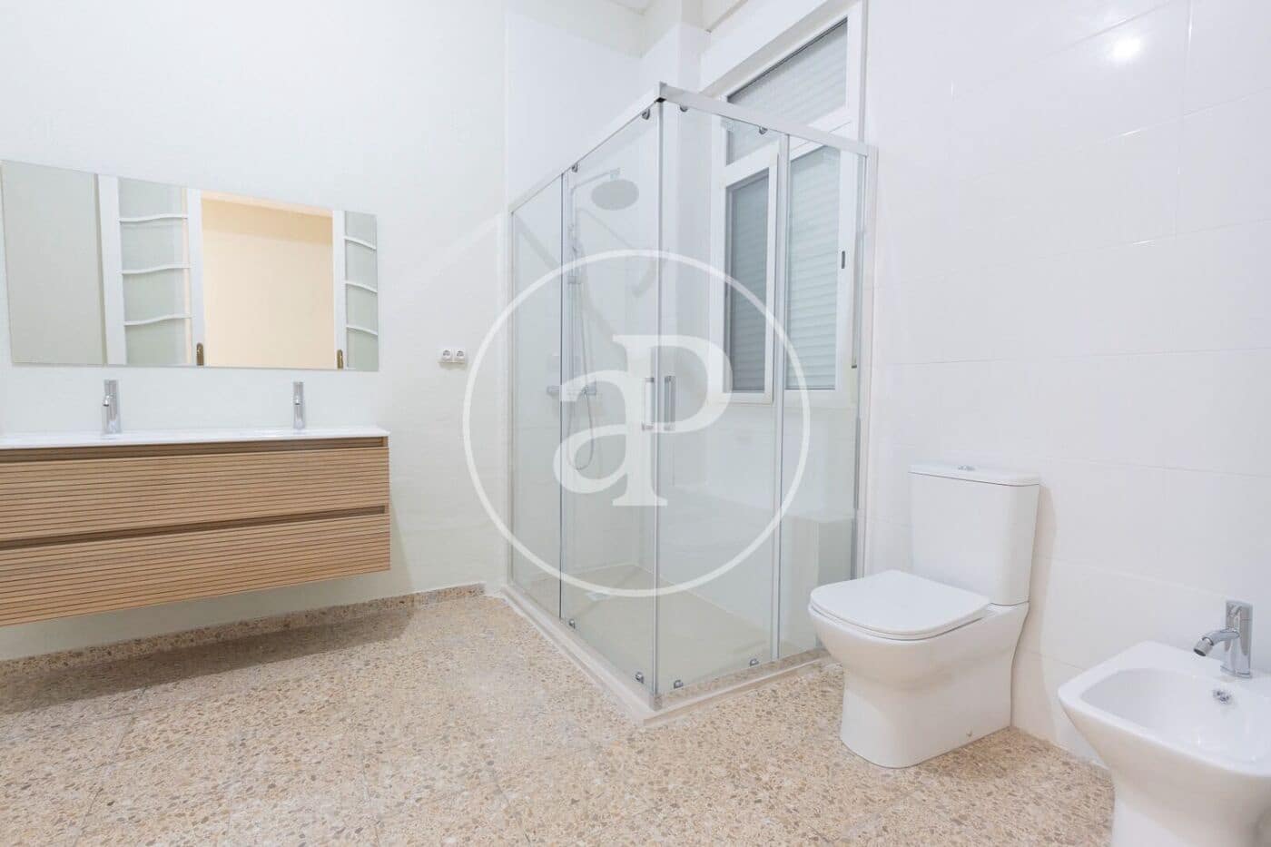 Apartamento de 4 habitaciones en València ciudad en alquiler - 2.300 € (Ref: 10044909)