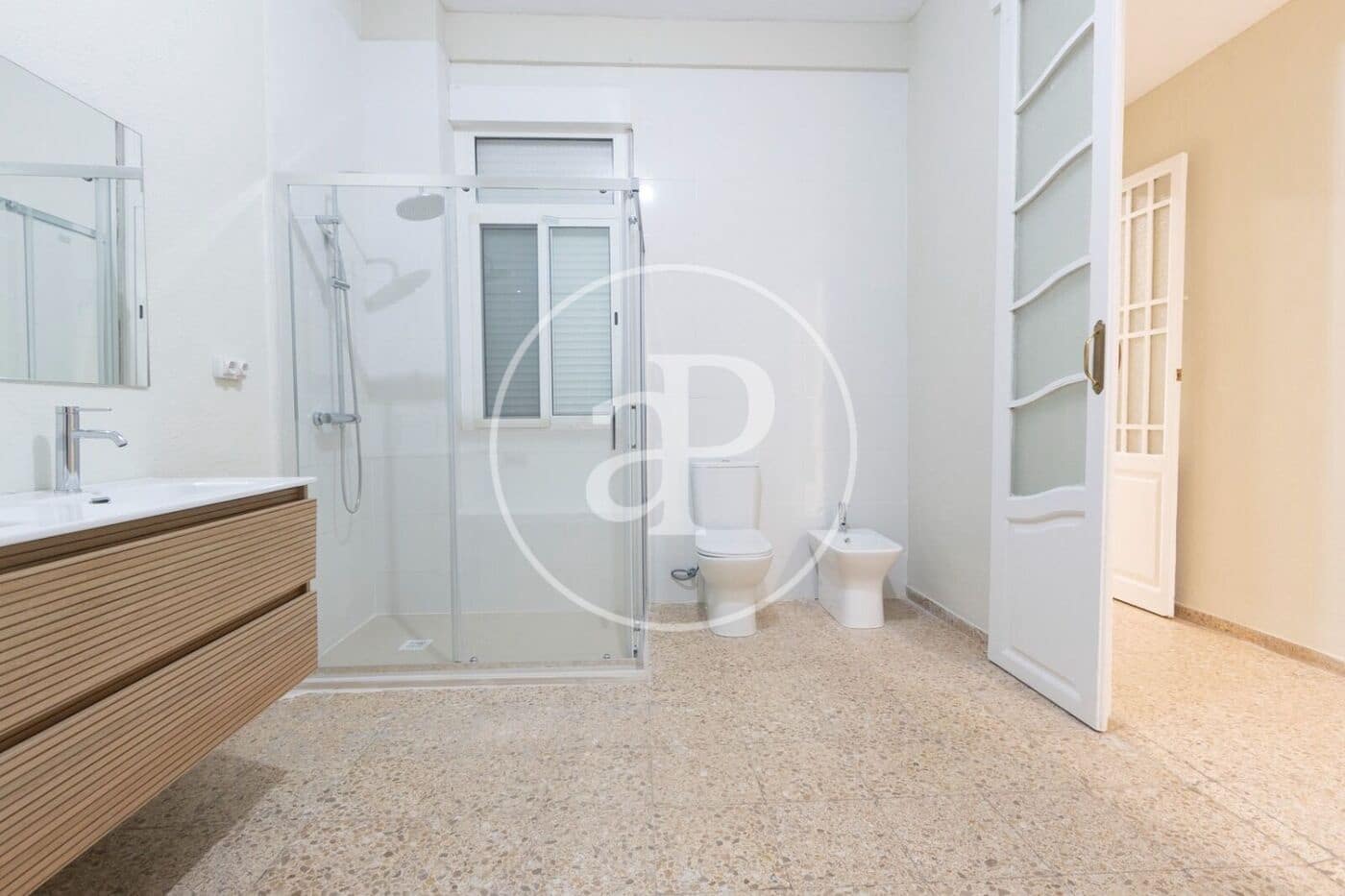 Apartamento de 4 habitaciones en València ciudad en alquiler - 2.300 € (Ref: 10044909)