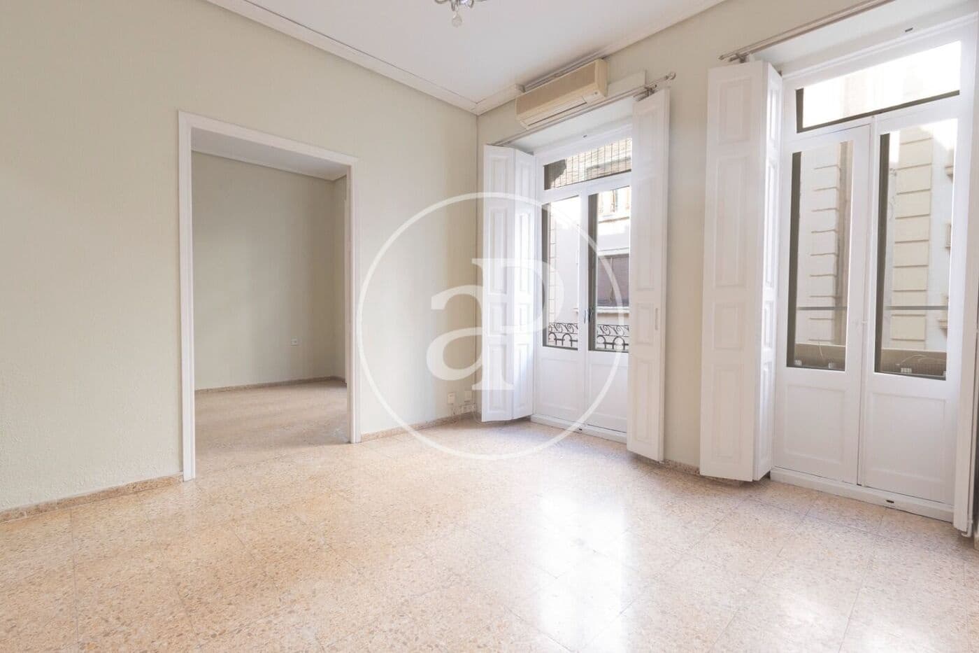 Apartamento de 4 habitaciones en València ciudad en alquiler - 2.300 € (Ref: 10044909)