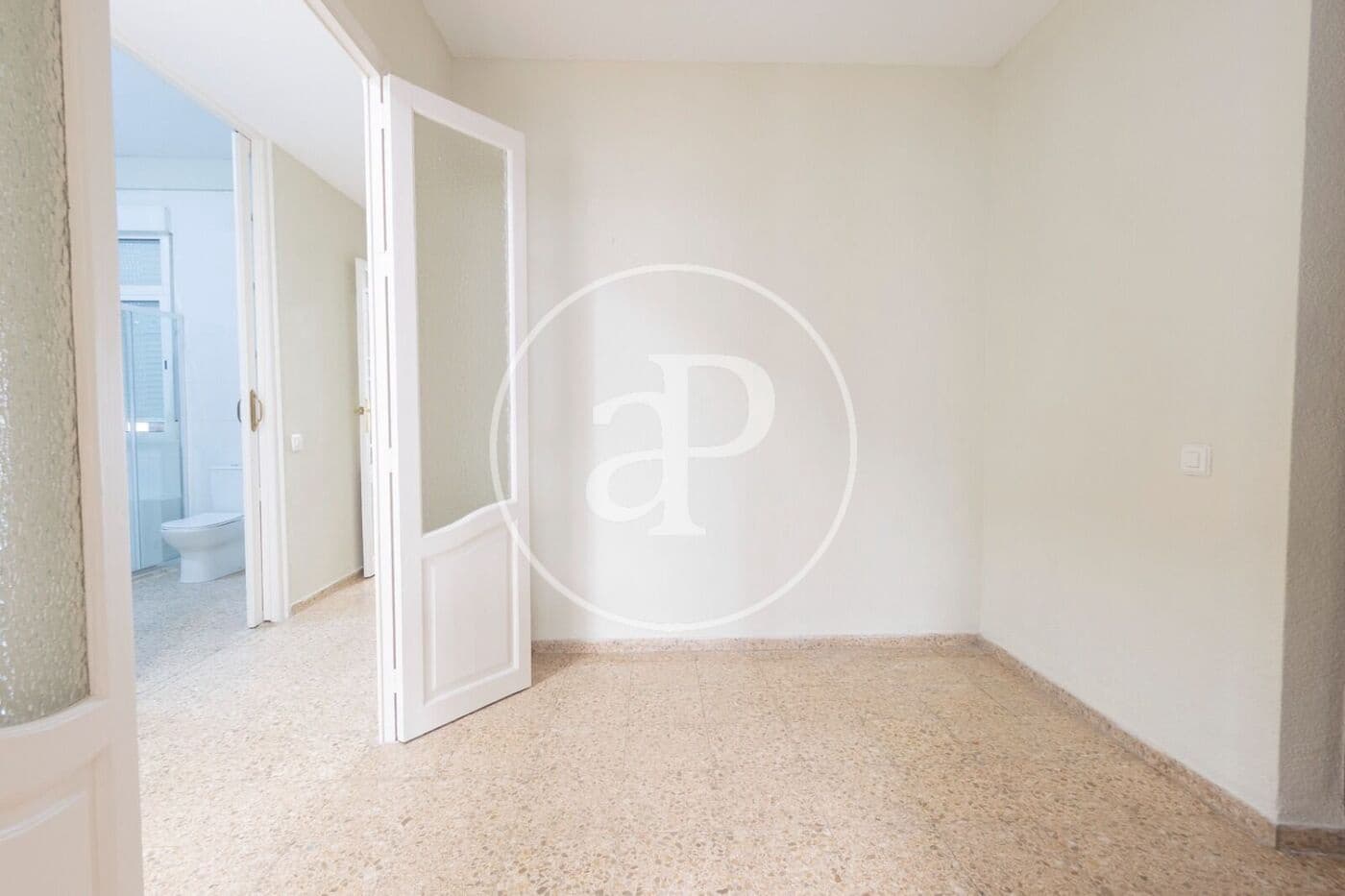 Apartamento de 4 habitaciones en València ciudad en alquiler - 2.300 € (Ref: 10044909)
