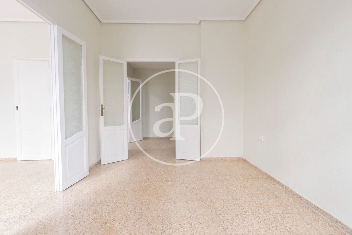 Apartamento de 4 habitaciones en València ciudad en alquiler - 2.300 € (Ref: 10044909)