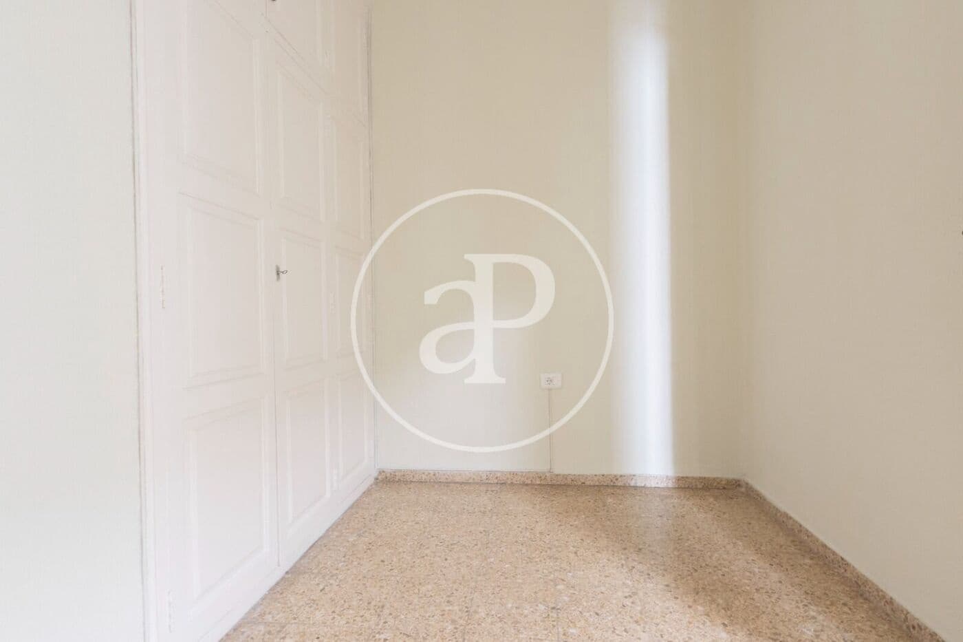 Apartamento de 4 habitaciones en València ciudad en alquiler - 2.300 € (Ref: 10044909)