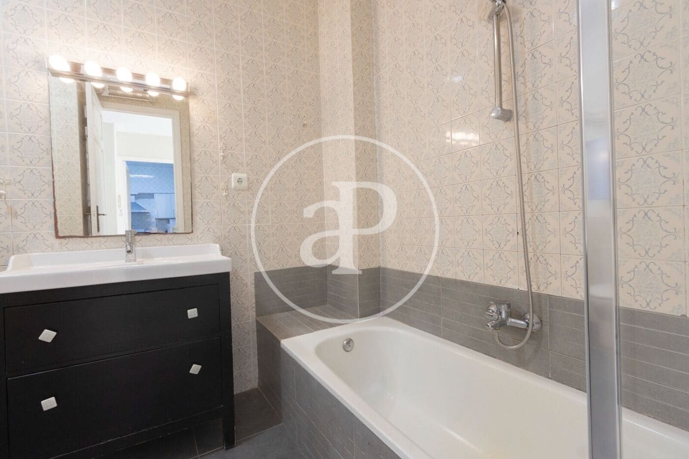 Apartamento de 4 habitaciones en València ciudad en alquiler - 2.300 € (Ref: 10044909)