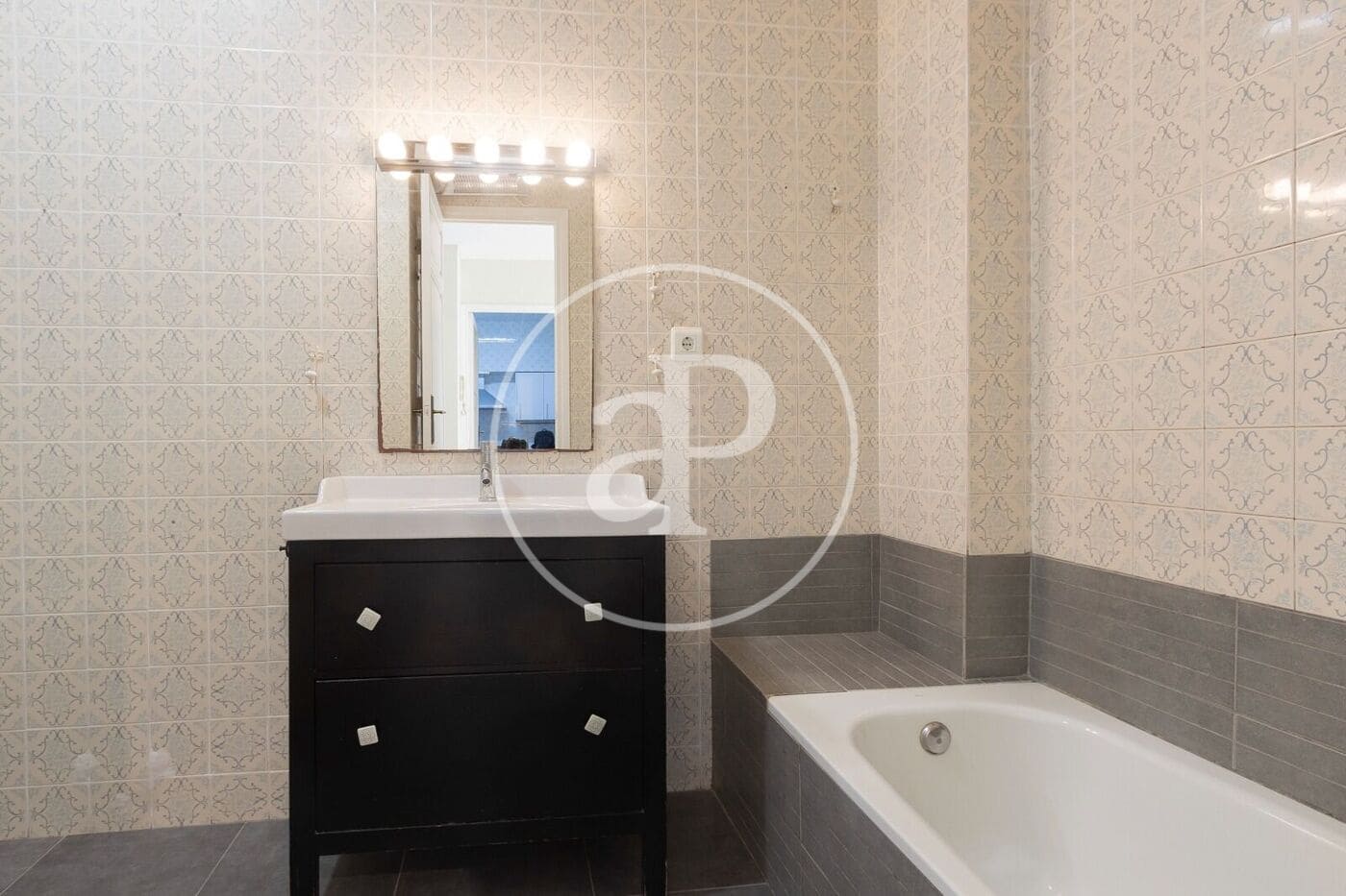 Apartamento de 4 habitaciones en València ciudad en alquiler - 2.300 € (Ref: 10044909)