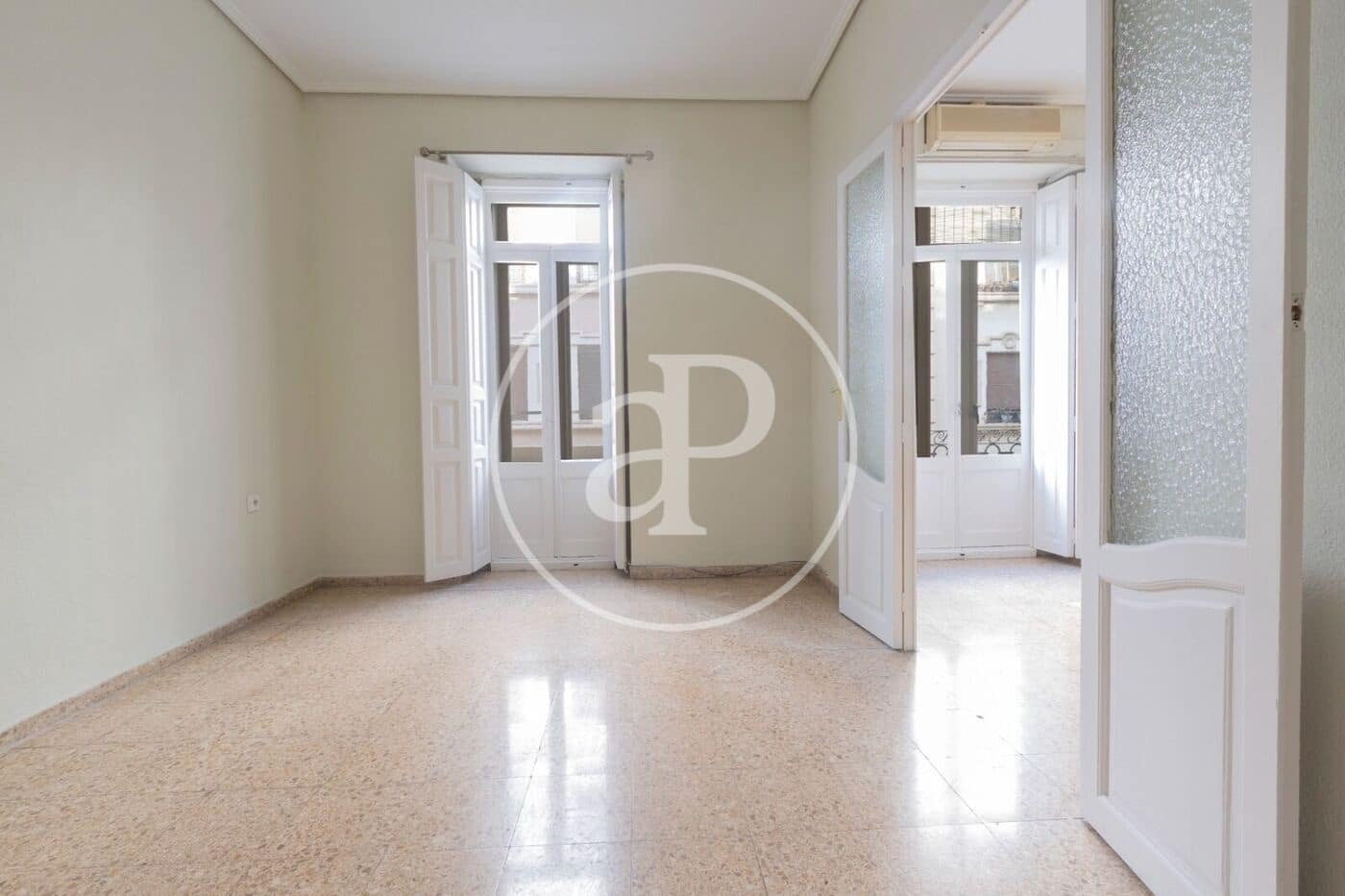 Apartamento de 4 habitaciones en València ciudad en alquiler - 2.300 € (Ref: 10044909)