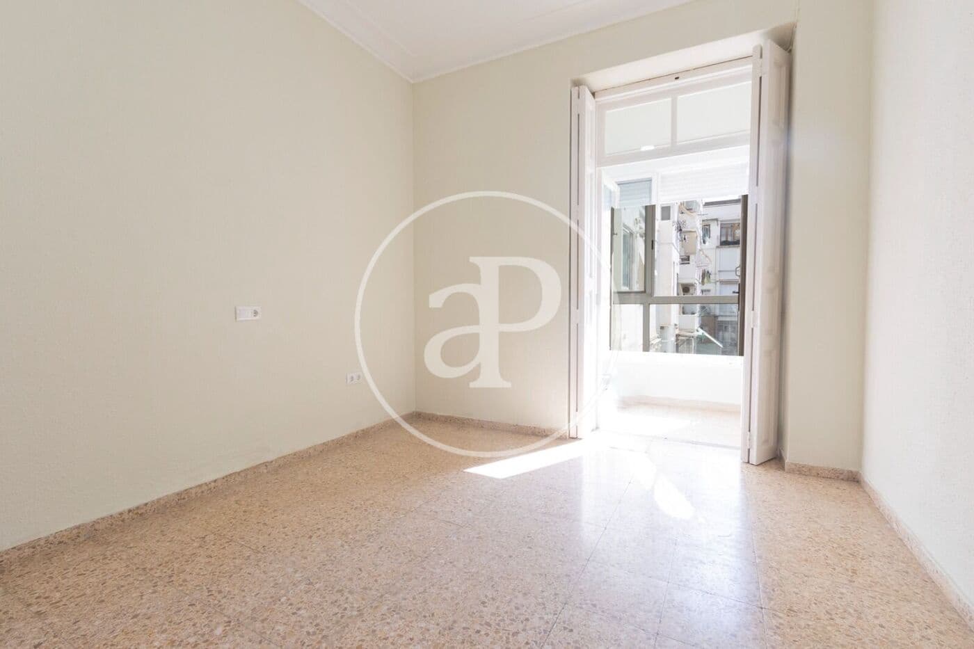 Apartamento de 4 habitaciones en València ciudad en alquiler - 2.300 € (Ref: 10044909)