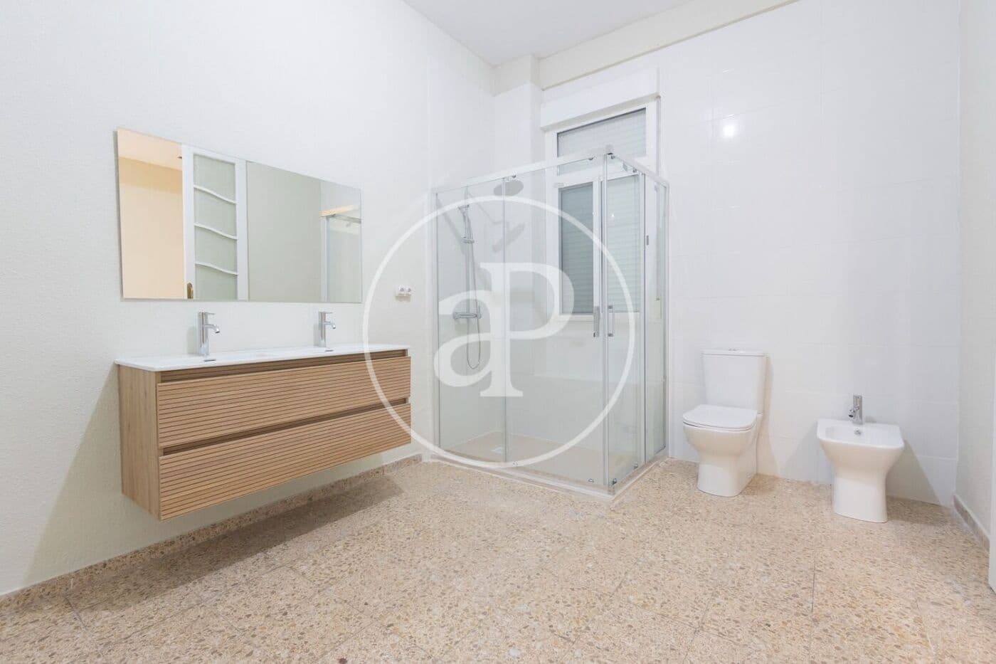 Apartamento de 4 habitaciones en València ciudad en alquiler - 2.300 € (Ref: 10044909)