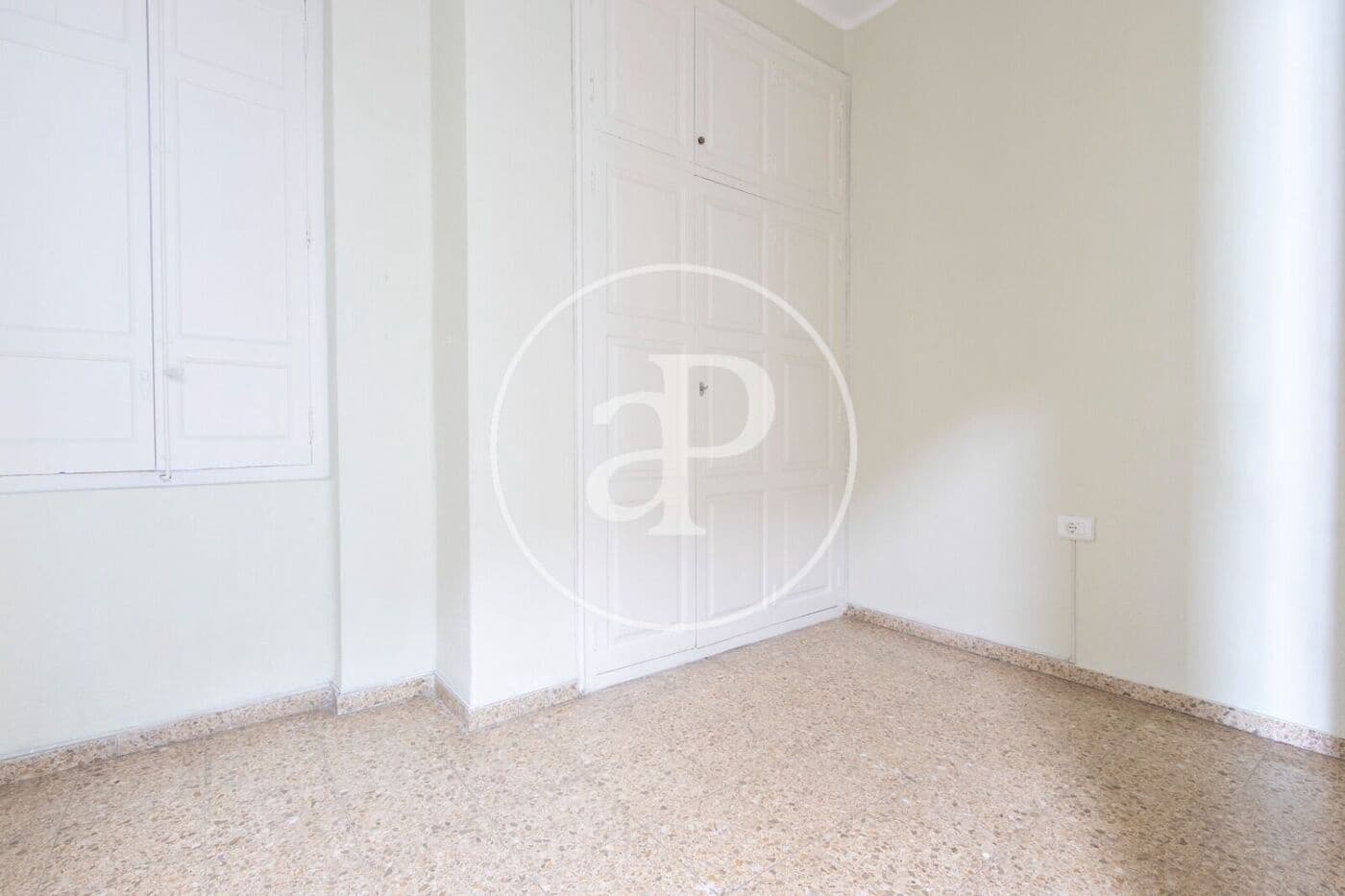 Apartamento de 4 habitaciones en València ciudad en alquiler - 2.300 € (Ref: 10044909)