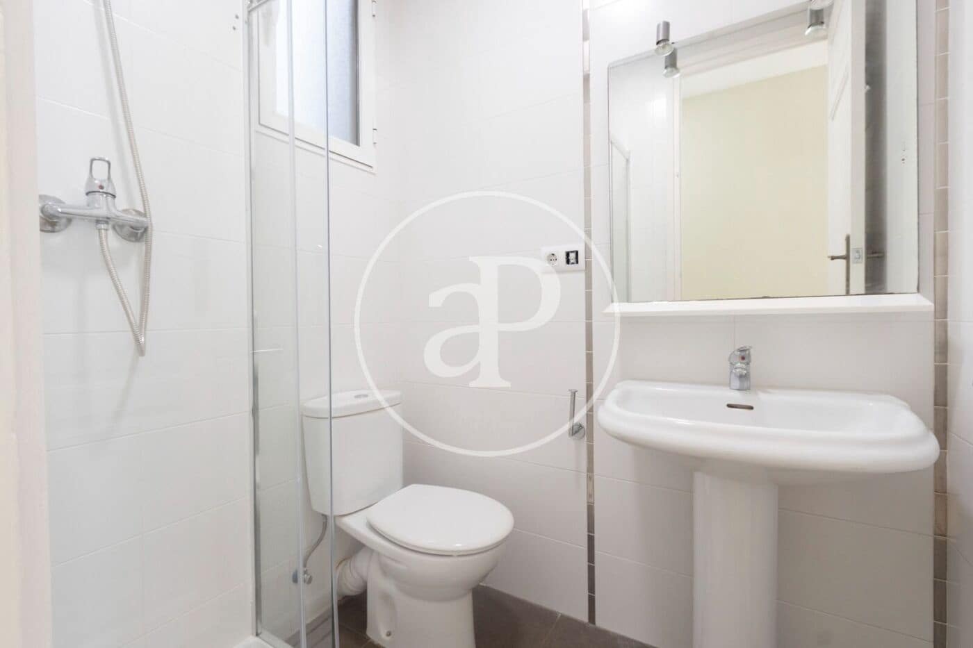 Apartamento de 4 habitaciones en València ciudad en alquiler - 2.300 € (Ref: 10044909)
