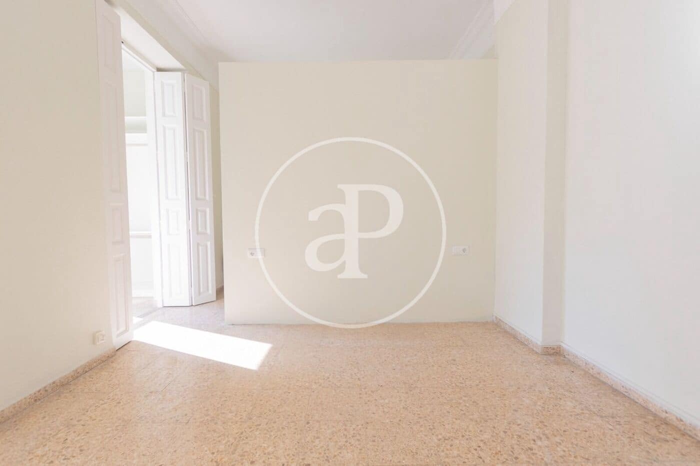 Apartamento de 4 habitaciones en València ciudad en alquiler - 2.300 € (Ref: 10044909)