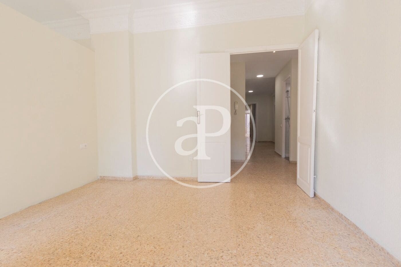 Apartamento de 4 habitaciones en València ciudad en alquiler - 2.300 € (Ref: 10044909)
