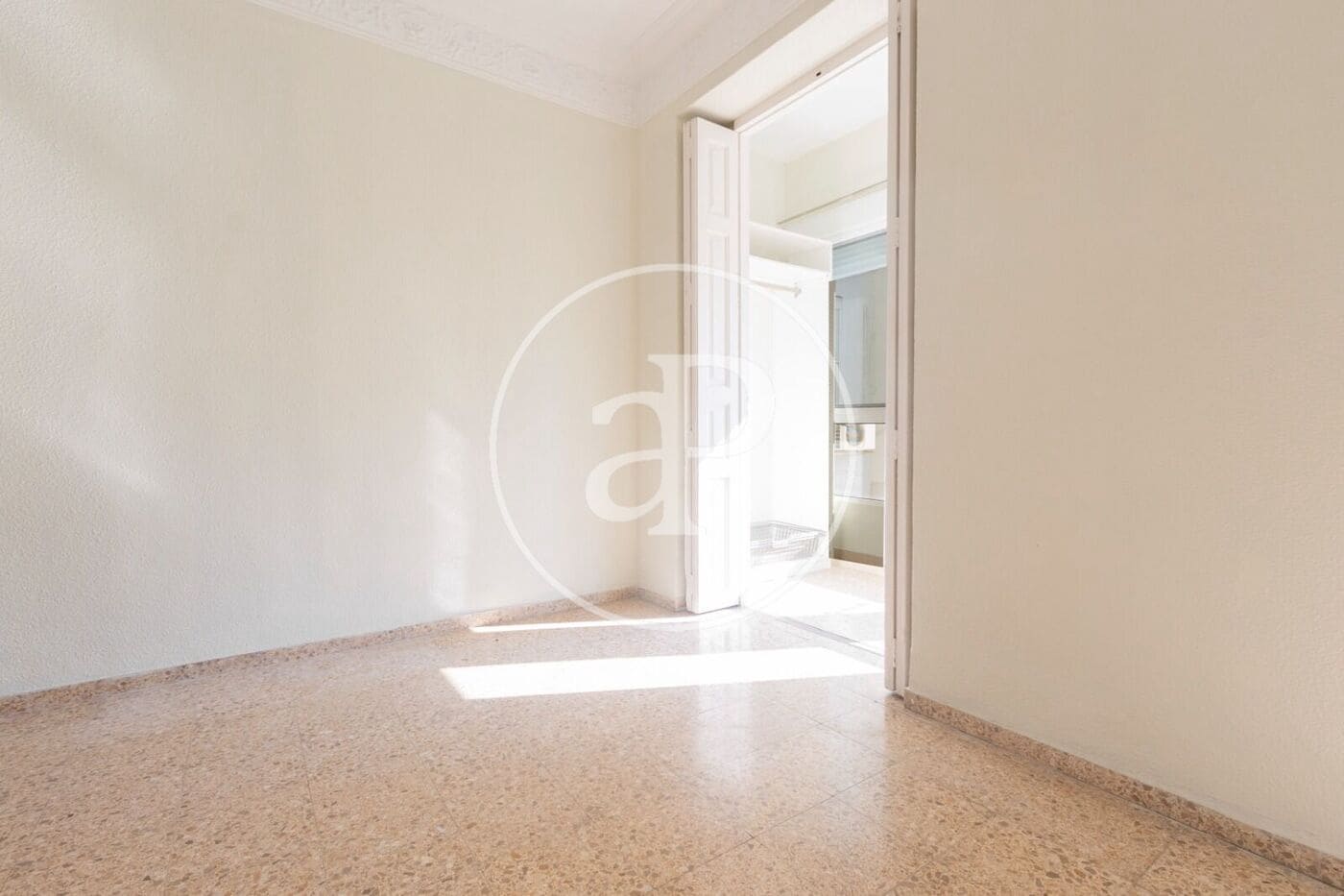 Apartamento de 4 habitaciones en València ciudad en alquiler - 2.300 € (Ref: 10044909)