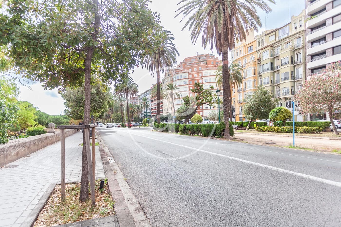 Apartamento de 4 habitaciones en València ciudad en alquiler - 2.300 € (Ref: 10044909)