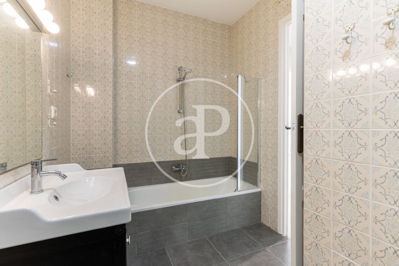 4 bedroom Apartment for rent in Valencia city - € 2,300 (Ref: 10044909)