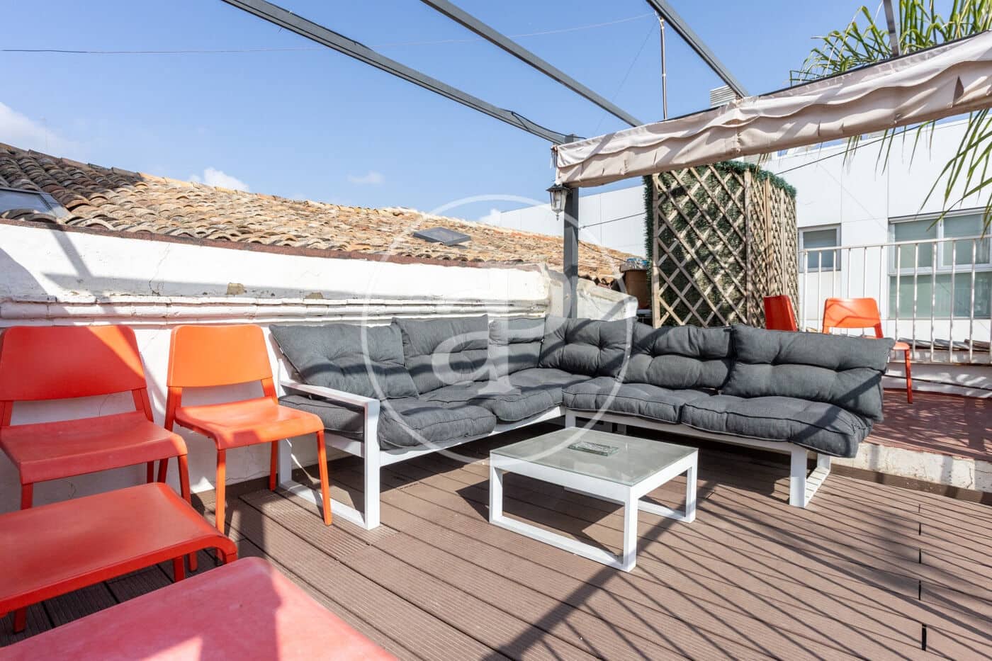 Chalet de 8 habitaciones en València ciudad en venta - 879.000 € (Ref: 10049408)