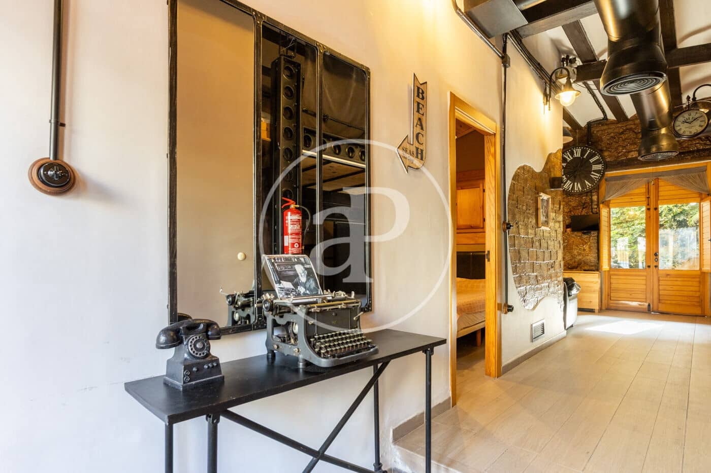 Chalet de 8 habitaciones en València ciudad en venta - 879.000 € (Ref: 10049408)