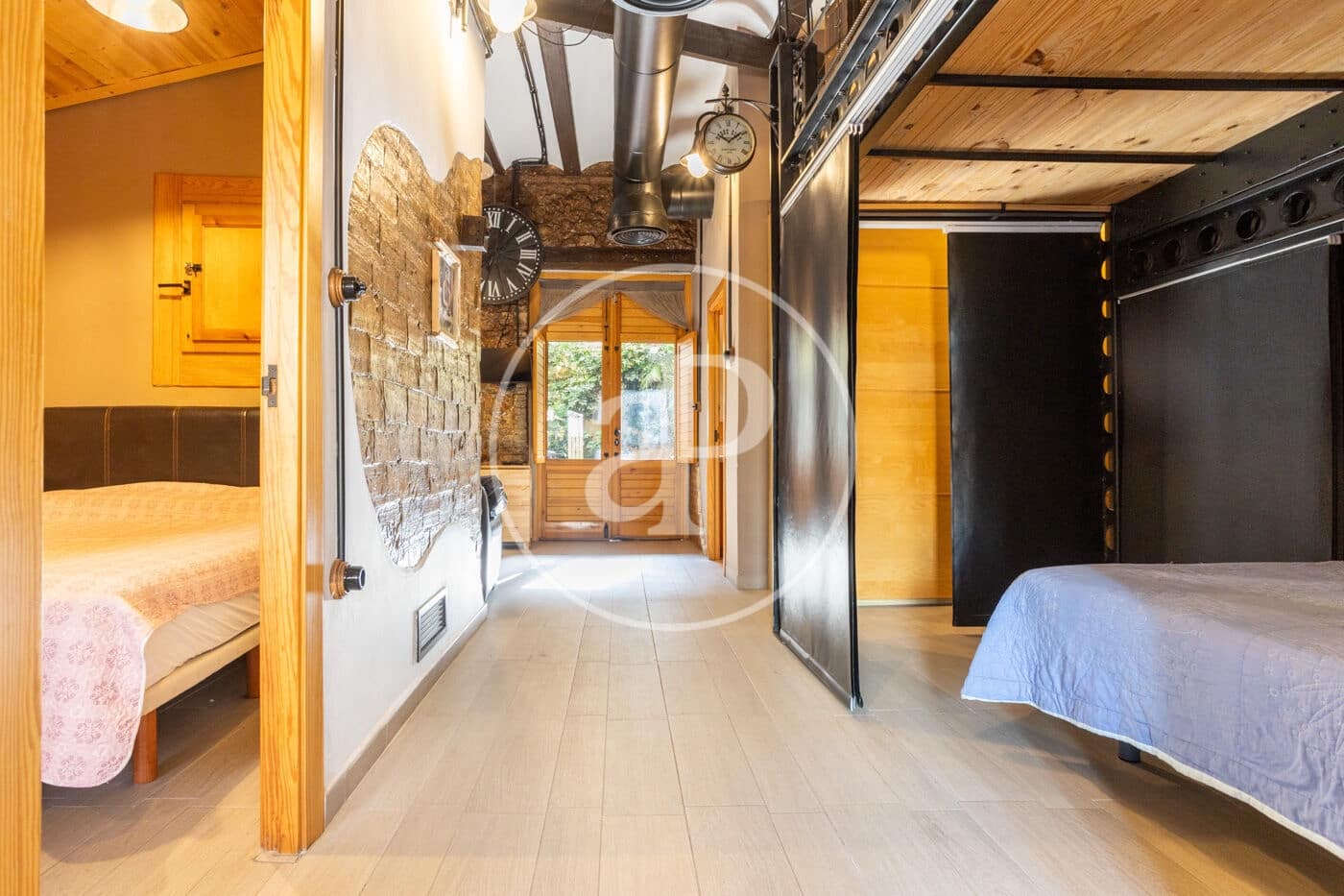 Chalet de 8 habitaciones en València ciudad en venta - 879.000 € (Ref: 10049408)