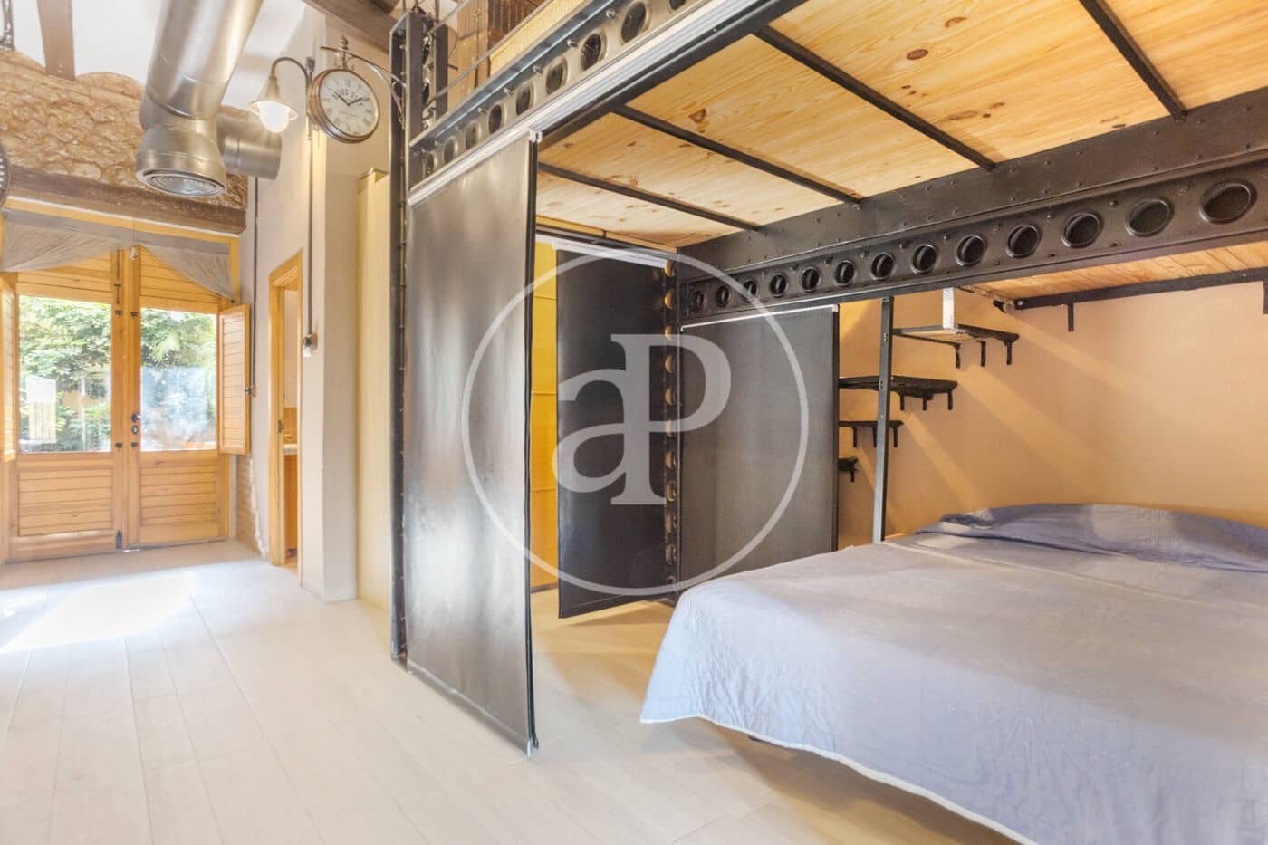Chalet de 8 habitaciones en València ciudad en venta - 879.000 € (Ref: 10049408)