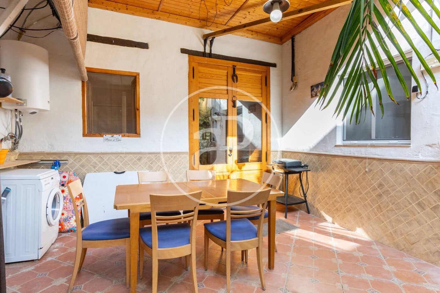 Chalet de 8 habitaciones en València ciudad en venta - 879.000 € (Ref: 10049408)