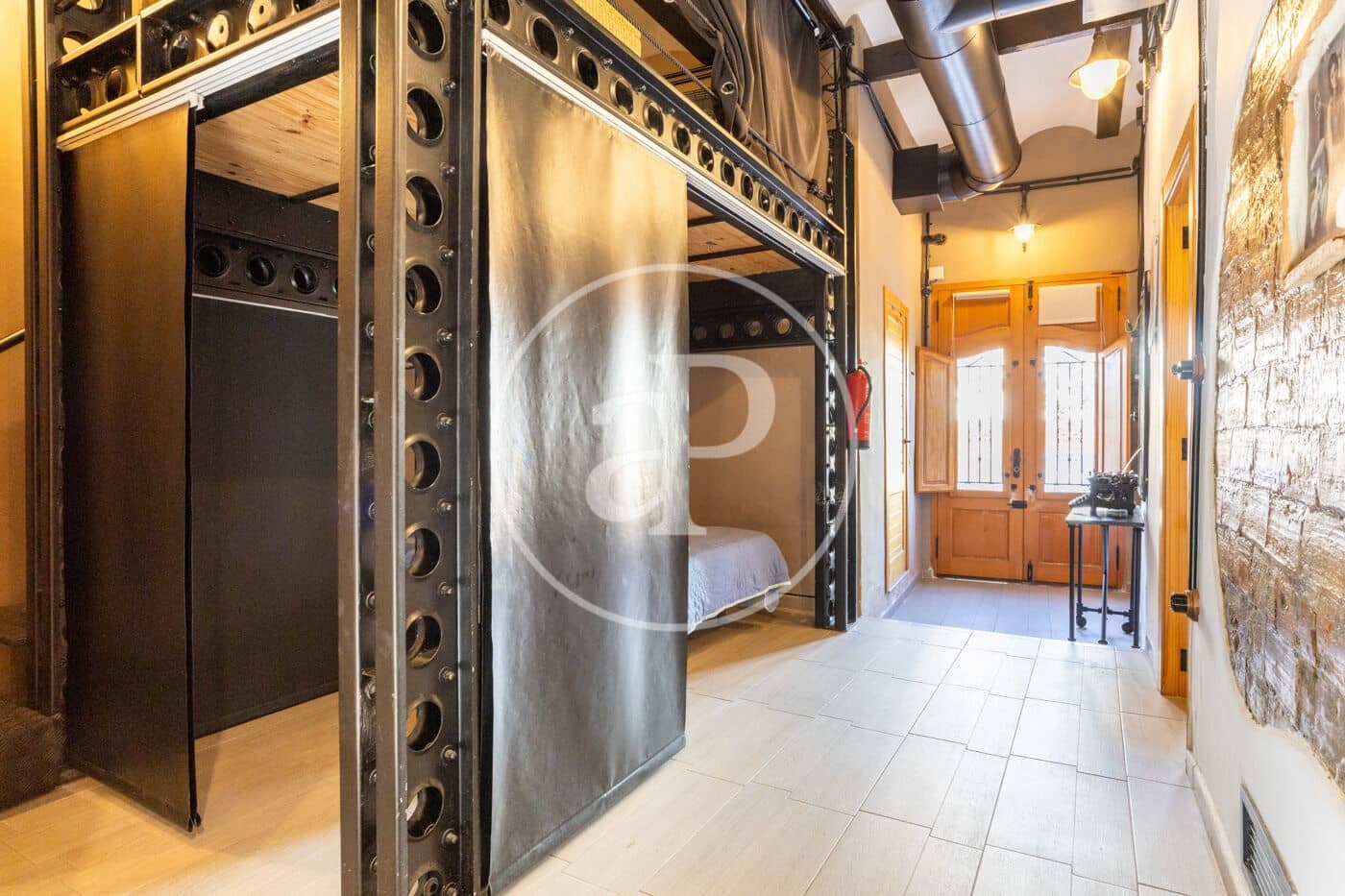 Chalet de 8 habitaciones en València ciudad en venta - 879.000 € (Ref: 10049408)