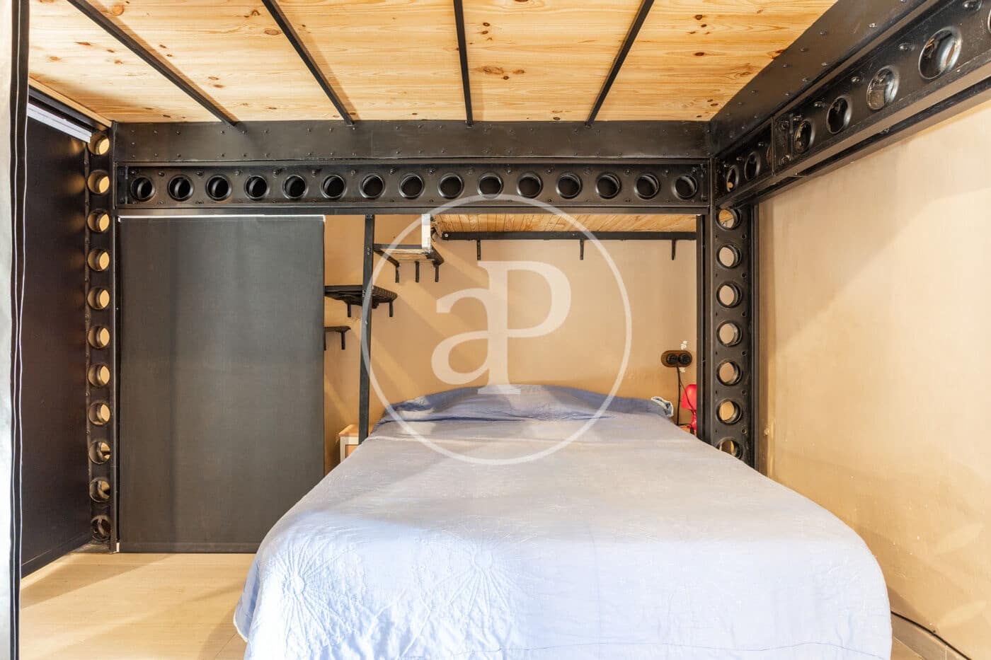 Chalet de 8 habitaciones en València ciudad en venta - 879.000 € (Ref: 10049408)