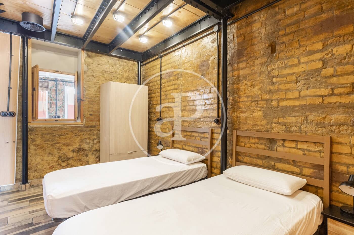 Chalet de 8 habitaciones en València ciudad en venta - 879.000 € (Ref: 10049408)