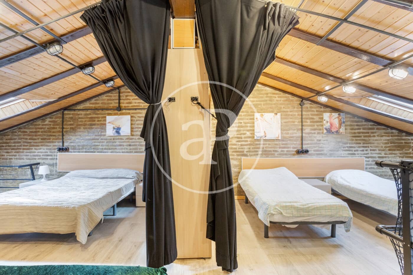 Chalet de 8 habitaciones en València ciudad en venta - 879.000 € (Ref: 10049408)