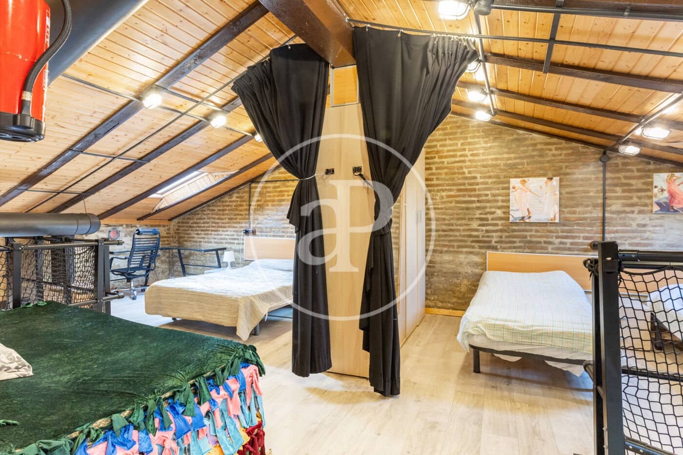 Chalet de 8 habitaciones en València ciudad en venta - 879.000 € (Ref: 10049408)