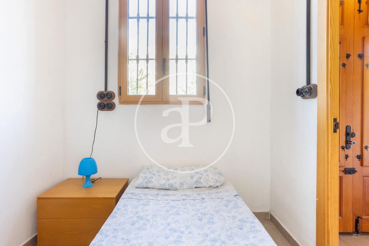 Chalet de 8 habitaciones en València ciudad en venta - 879.000 € (Ref: 10049408)