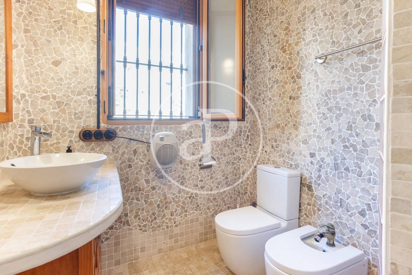 Chalet de 8 habitaciones en València ciudad en venta - 879.000 € (Ref: 10049408)
