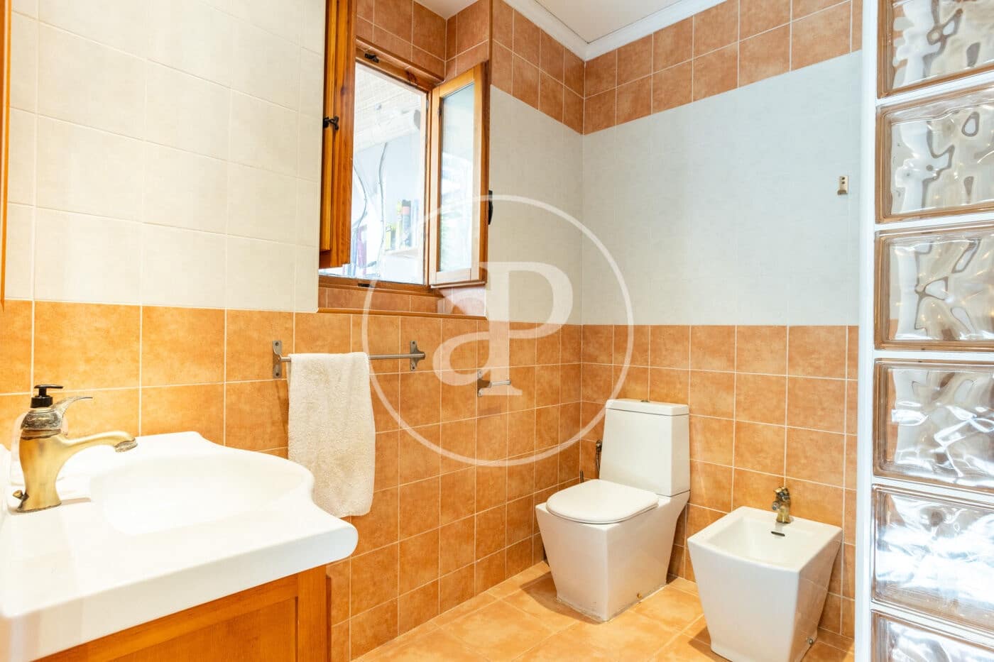 Chalet de 8 habitaciones en València ciudad en venta - 879.000 € (Ref: 10049408)