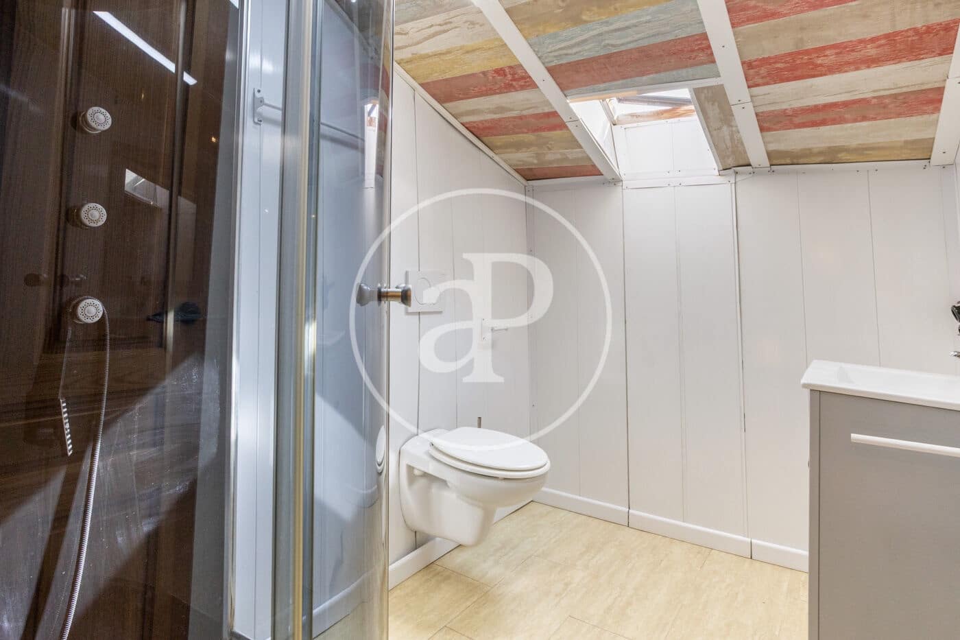 Chalet de 8 habitaciones en València ciudad en venta - 879.000 € (Ref: 10049408)