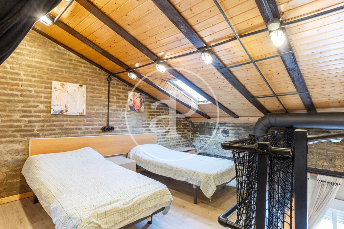 Chalet de 8 habitaciones en València ciudad en venta - 879.000 € (Ref: 10049408)